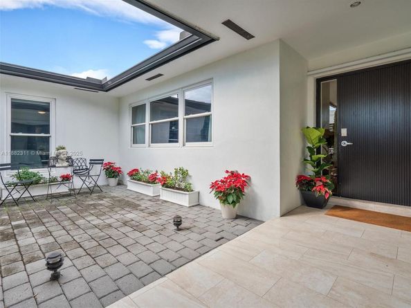 11407 N Bayshore Dr, North Miami FL 33181