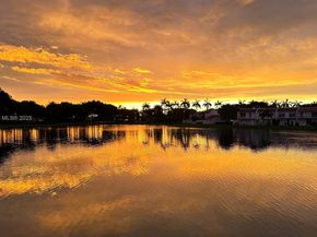 10794 NW 70th St, Doral FL 33178