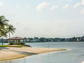 10794 NW 70th St, Doral FL 33178