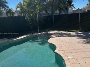 10794 NW 70th St, Doral FL 33178