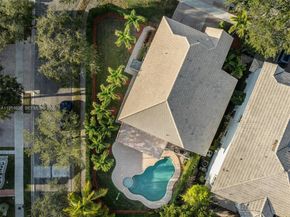 10794 NW 70th St, Doral FL 33178