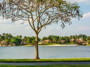 10794 NW 70th St, Doral FL 33178