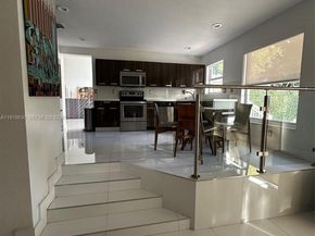 10794 NW 70th St, Doral FL 33178