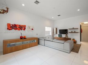 10794 NW 70th St, Doral FL 33178