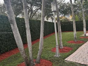 10794 NW 70th St, Doral FL 33178