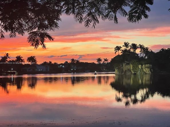 10794 NW 70th St, Doral FL 33178