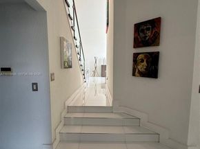 10794 NW 70th St, Doral FL 33178