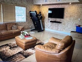 735 NE 152nd St, Miami FL 33162