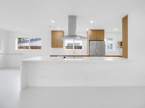 4940 SW 87th Ct, Miami FL 33165