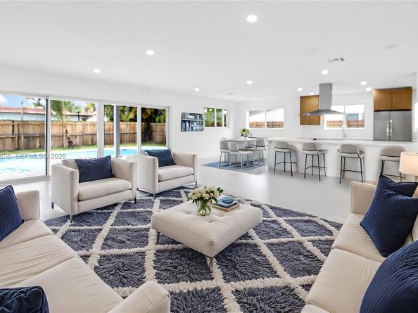 4940 SW 87th Ct, Miami FL 33165