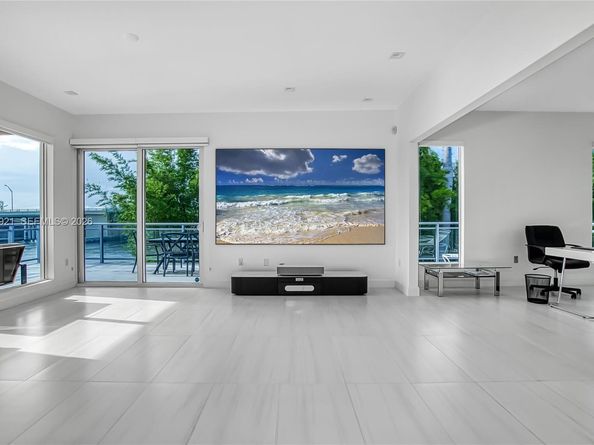 Undisclosed Address #A12032921, Hollywood FL 33019