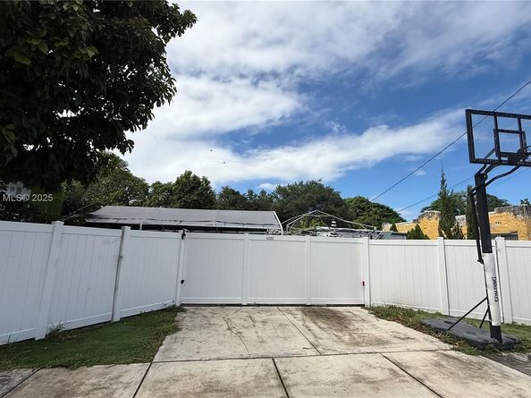 4220 NW 23rd Ave, Miami FL 33142