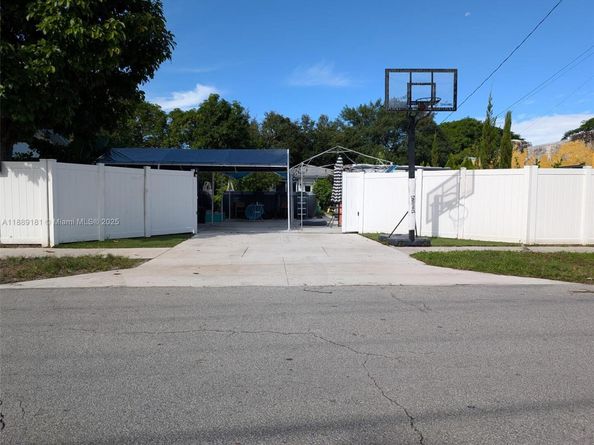 4220 NW 23rd Ave, Miami FL 33142