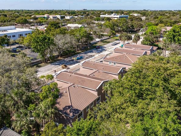 1567 NW 94TH Way 10, Coral Springs FL 33071