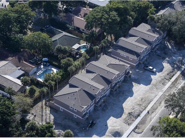 1567 NW 94TH Way 10, Coral Springs FL 33071