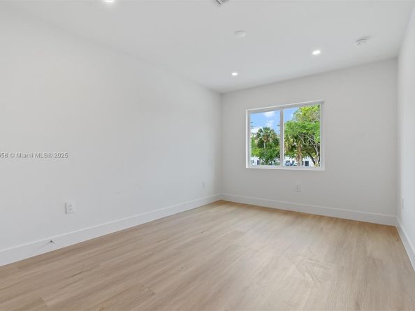 1567 NW 94TH Way 10, Coral Springs FL 33071