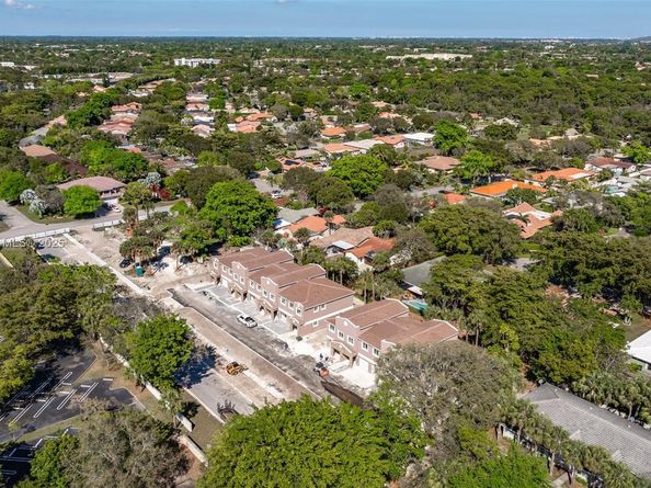 1567 NW 94TH Way 10, Coral Springs FL 33071