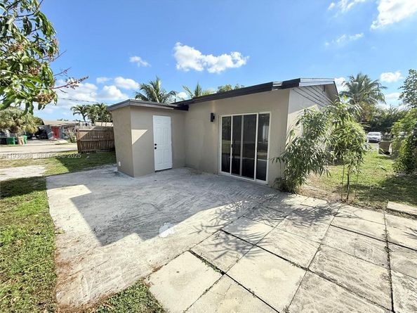 7821 NW 30th St, Davie FL 33024