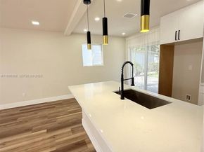 7821 NW 30th St, Davie FL 33024