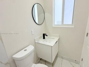 7821 NW 30th St, Davie FL 33024