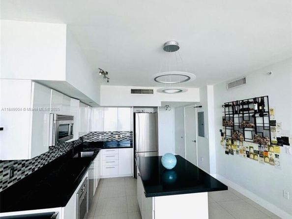92 SW 3rd St 3608, Miami FL 33130