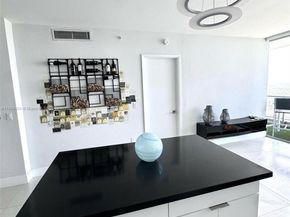 92 SW 3rd St 3608, Miami FL 33130