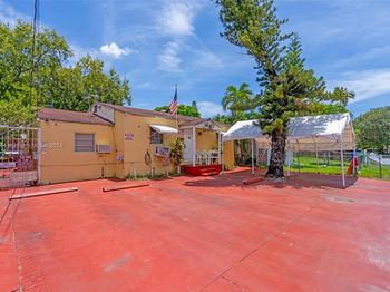 811 NW 24th Ct