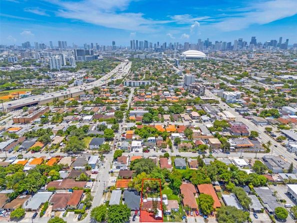 811 NW 24th Ct, Miami FL 33125