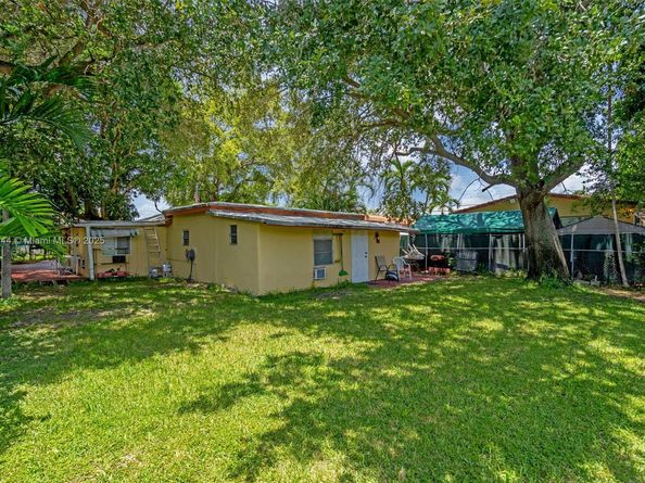 811 NW 24th Ct, Miami FL 33125