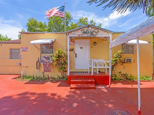 811 NW 24th Ct, Miami FL 33125