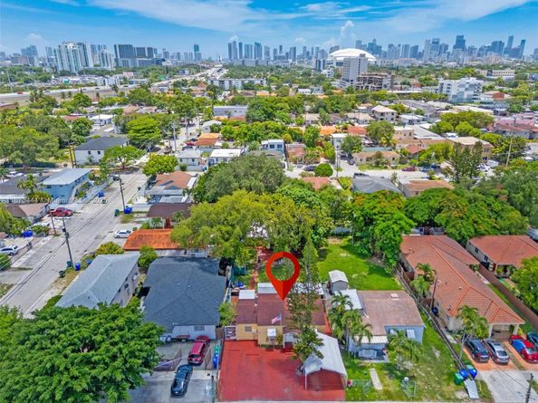 811 NW 24th Ct, Miami FL 33125