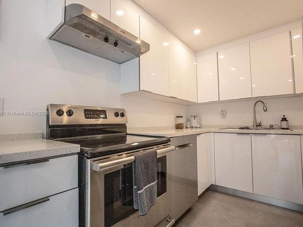 421 NW 59th St, Miami FL 33127