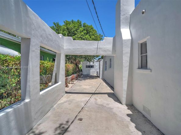 421 NW 59th St, Miami FL 33127