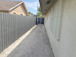 1801 NW 42nd St, Oakland Park FL 33309