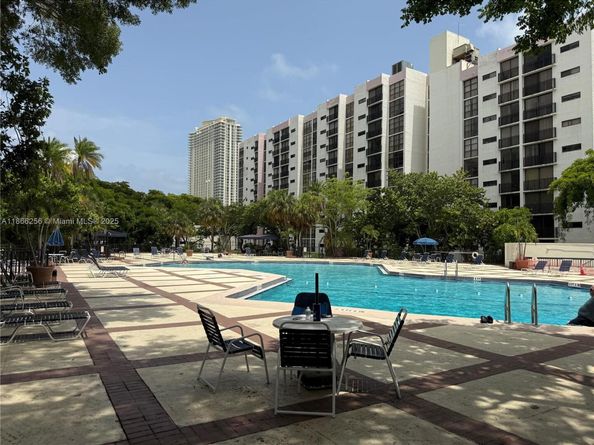 16909 N Bay Rd 116, Sunny Isles Beach FL 33160