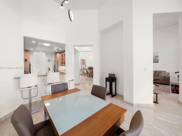 3745 NE 214th St 37, Aventura FL 33180