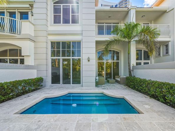 3745 NE 214th St 37, Aventura FL 33180