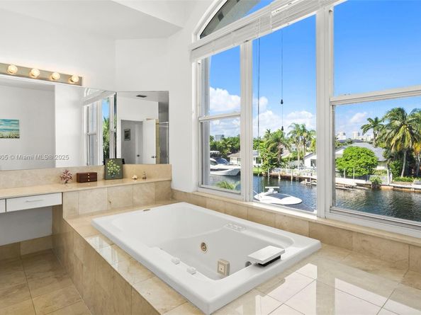 3745 NE 214th St 37, Aventura FL 33180