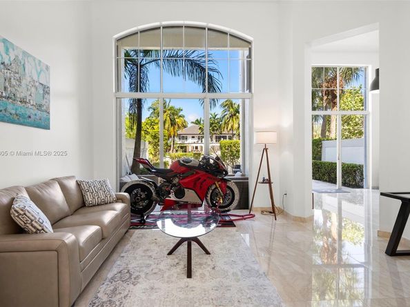 3745 NE 214th St 37, Aventura FL 33180