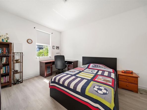 3745 NE 214th St 37, Aventura FL 33180