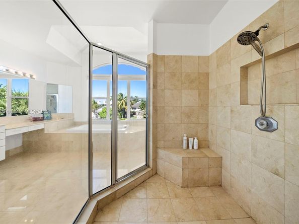 3745 NE 214th St 37, Aventura FL 33180