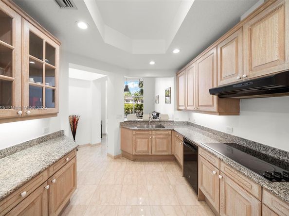 3745 NE 214th St 37, Aventura FL 33180