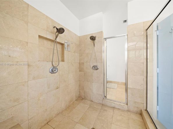 3745 NE 214th St 37, Aventura FL 33180