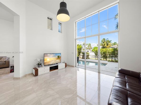 3745 NE 214th St 37, Aventura FL 33180