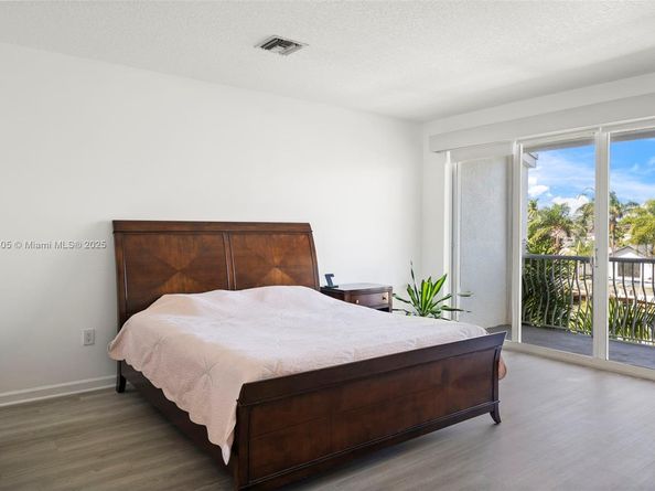 3745 NE 214th St 37, Aventura FL 33180