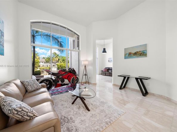 3745 NE 214th St 37, Aventura FL 33180