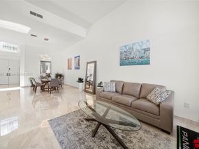 3745 NE 214th St 37, Aventura FL 33180