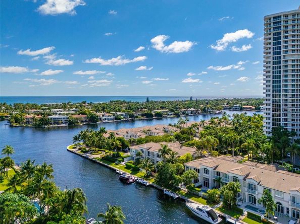 3745 NE 214th St 37, Aventura FL 33180