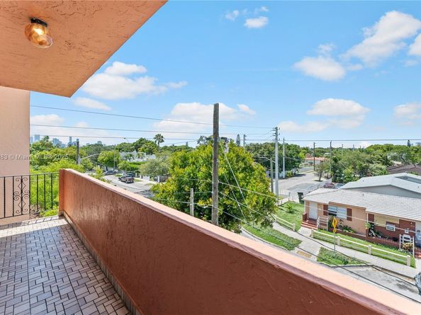 2401 SW 10th St 401, Miami FL 33135