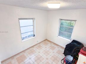 334 W 36th Ter, Hialeah FL 33012